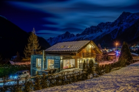_AJP2033And8more2019-12-outdoor-chalet-sun.jpg